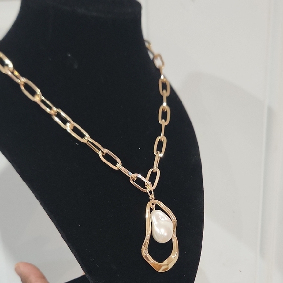 💛🔹️Camila Coelha 🔹️Elegant Gold 18" Necklace with Pearl Pendant - Picture 4 of 7